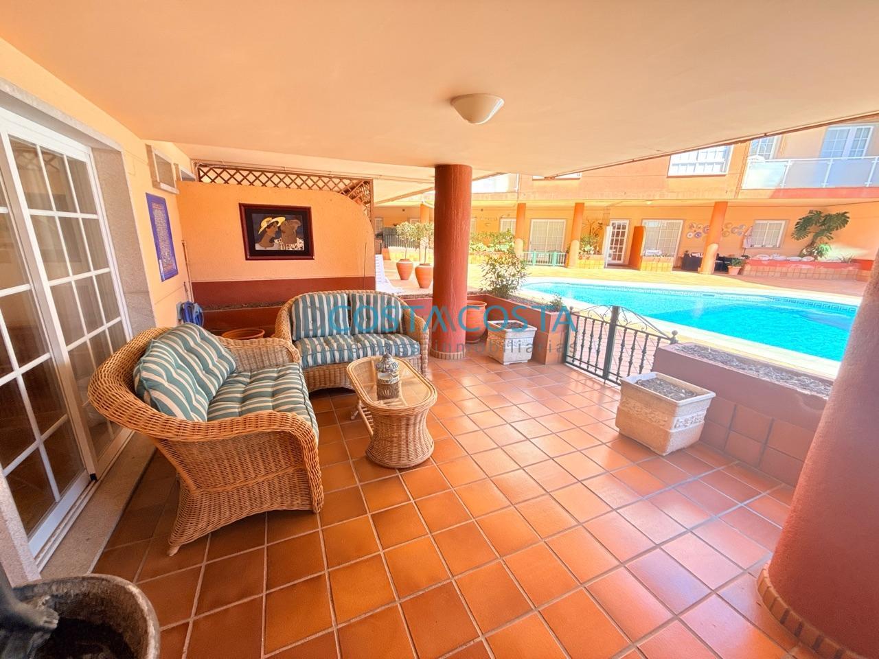 Chalet Adosado en  Playa  América, con piscina comunitaria