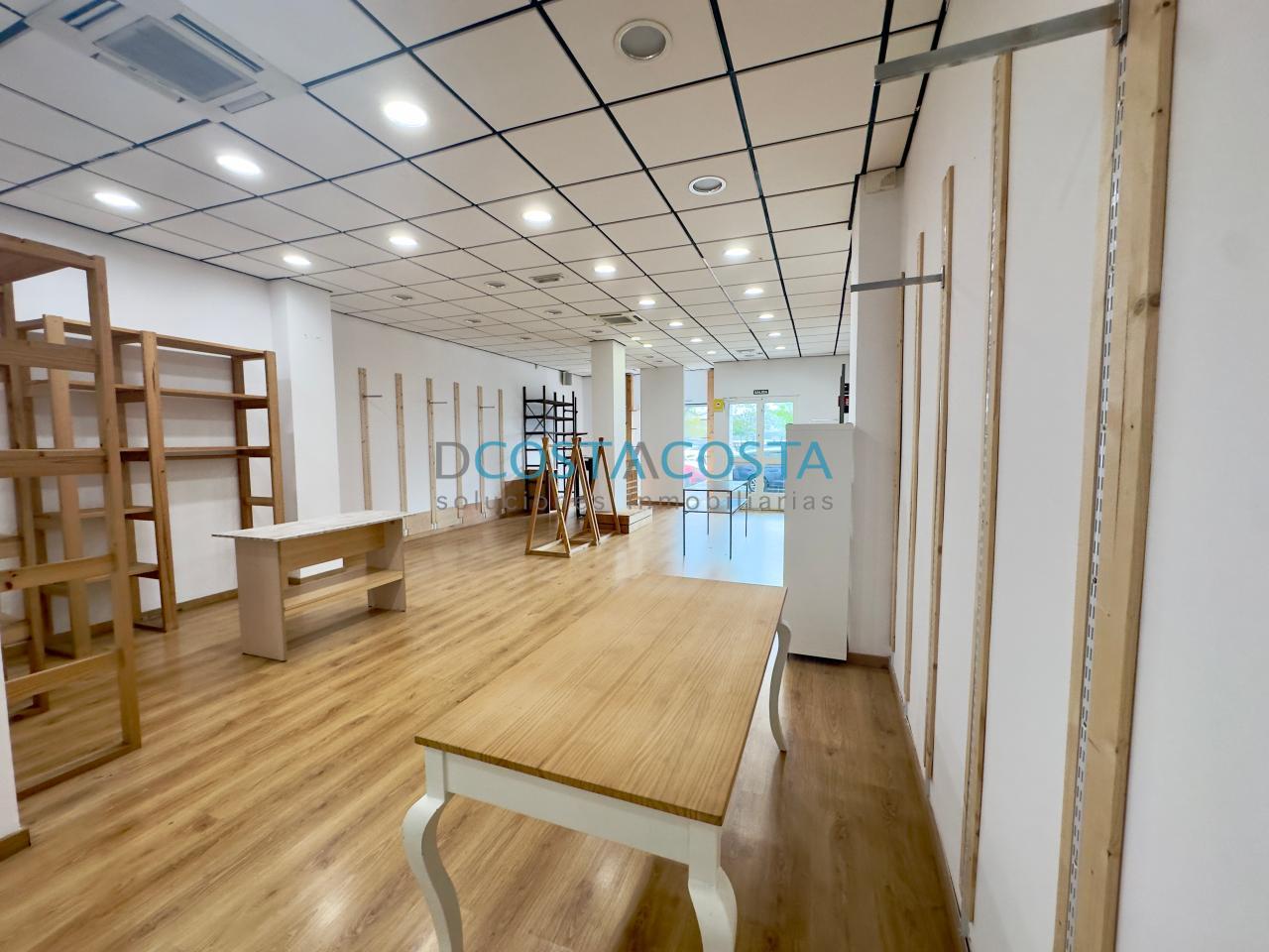 Local en venta en plena alameda y area comercial de Moaña.