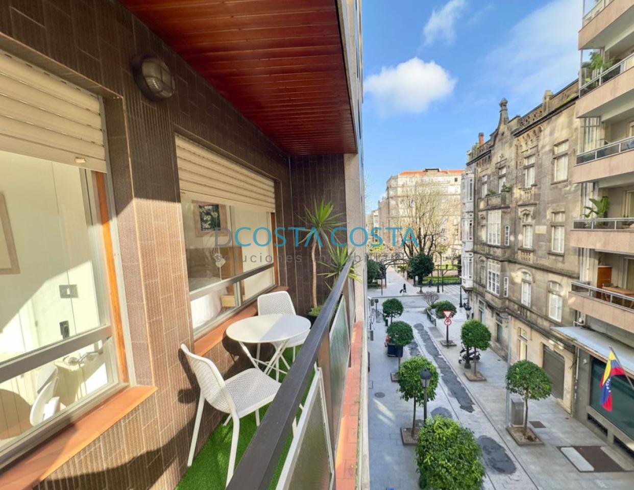 Apartamento exterior con terraza en plaza de Compostela, pleno centro de Vigo
