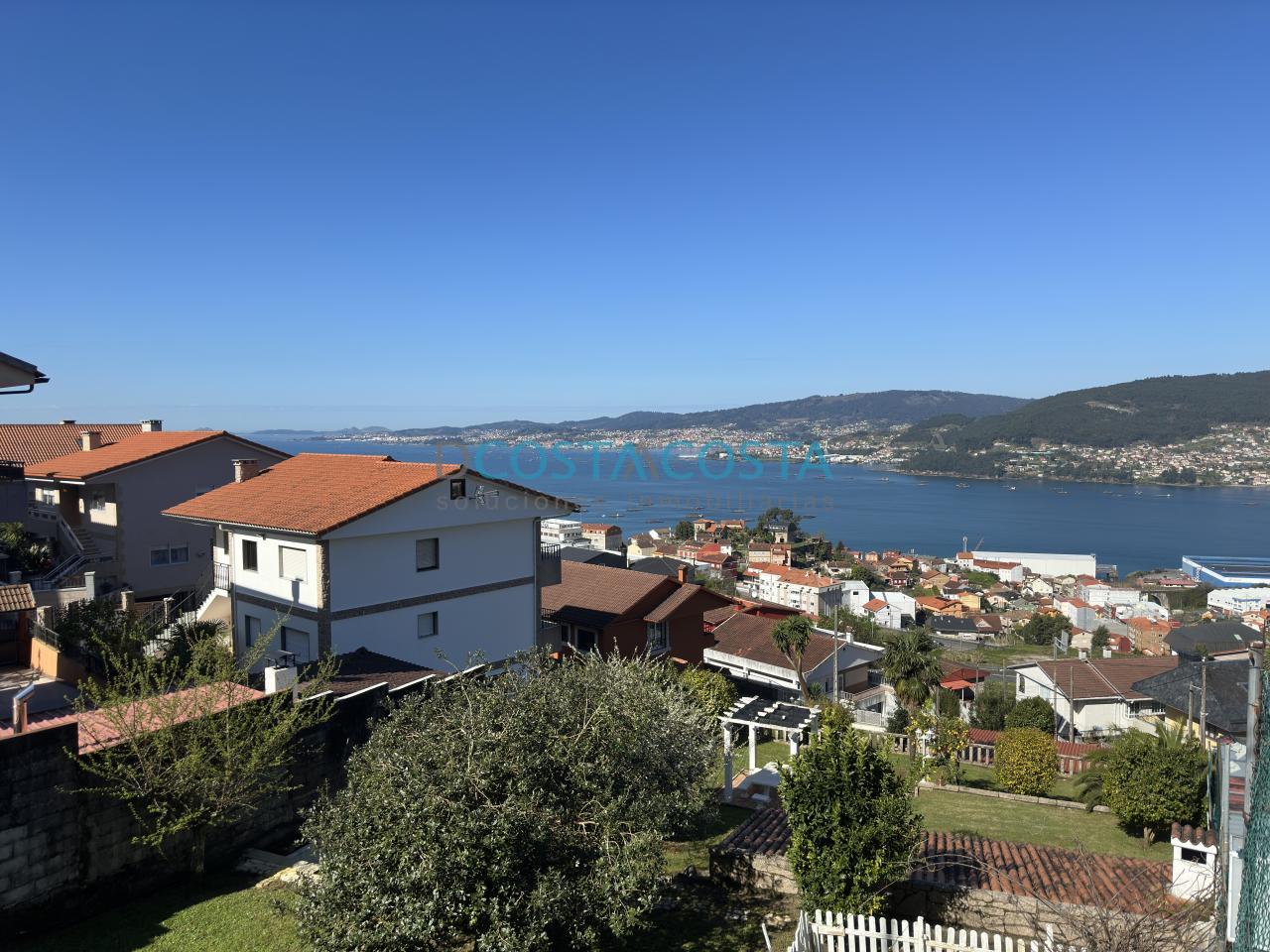 Se vende terreno edificable con vistas al mar y a las Cies en Chapela, cerca de Vigo
